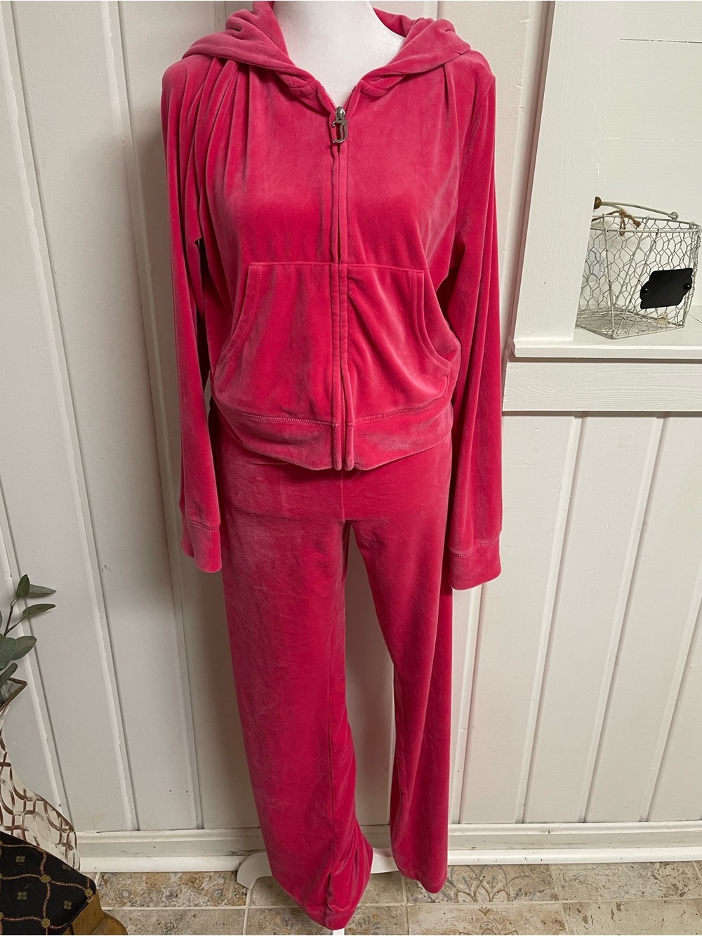Juicy Couture Pink Party Velour Tracksuit Set – Hot Pink Rhinestone